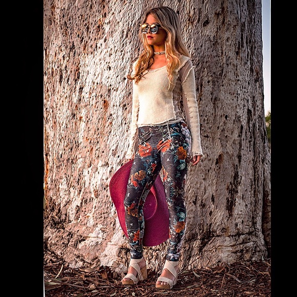 NEW! The Best Leggings/Yoga Pants EVER - Picture 7 of 8